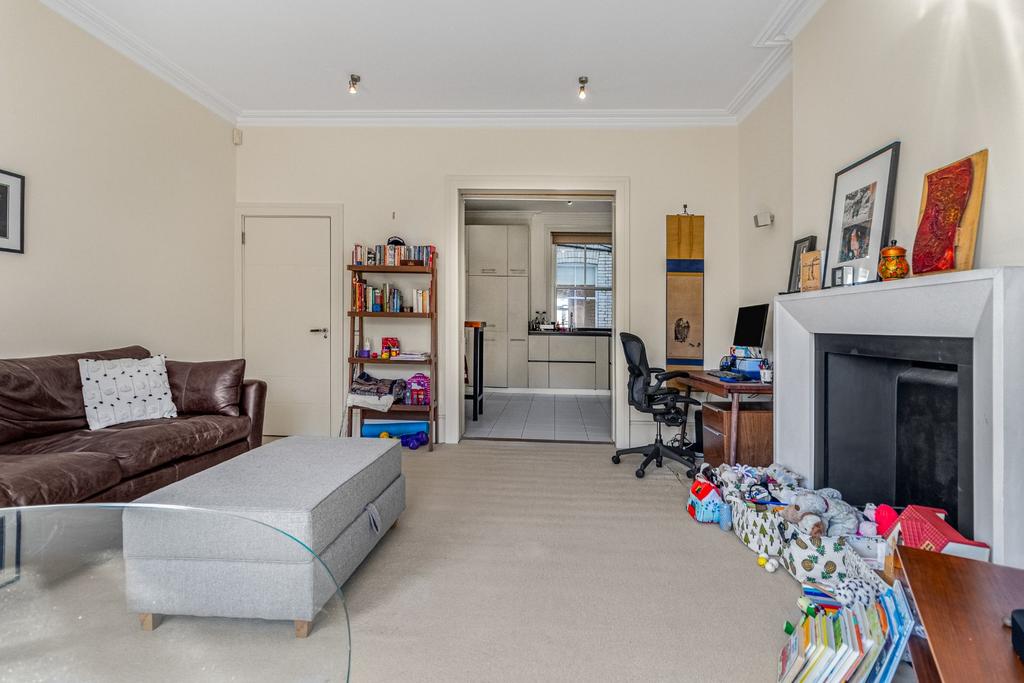 House in London - View 2