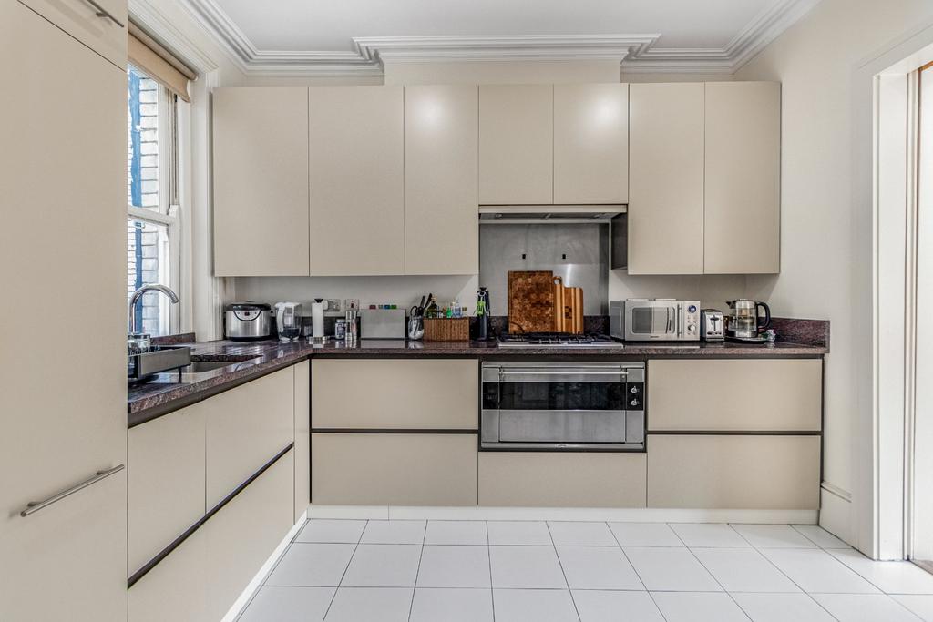 House in London - View 3