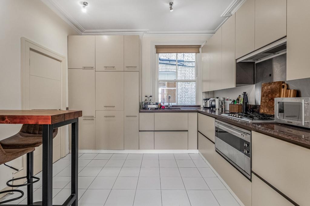 House in London - View 4