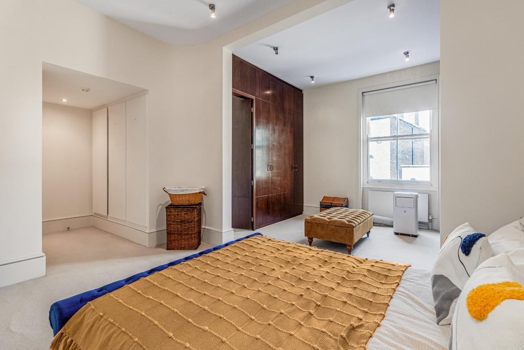 House in London - View 5
