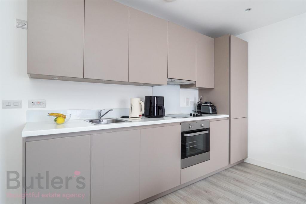 Apartment in Carshalton - View 4