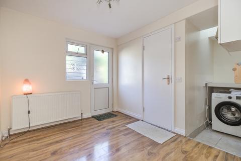 3 bedroom end of terrace house to rent, Tewson Road London SE18
