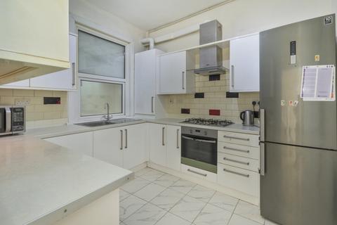 3 bedroom end of terrace house to rent, Tewson Road London SE18