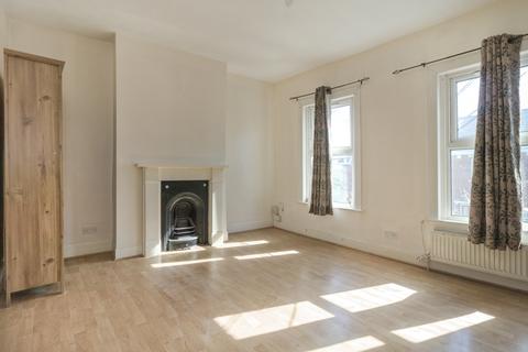 3 bedroom end of terrace house to rent, Tewson Road London SE18