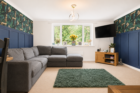 2 bedroom flat for sale, Steepdene, Poole
