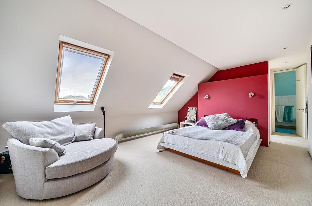Master bedroom, en suite