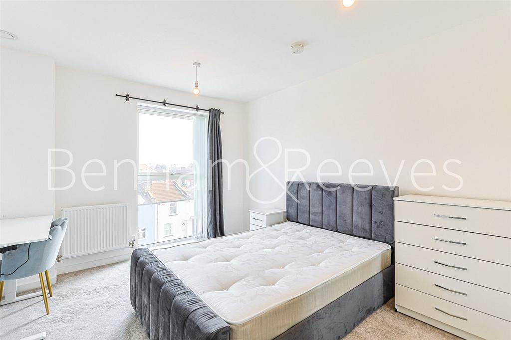Apartment in Ealing - View 4