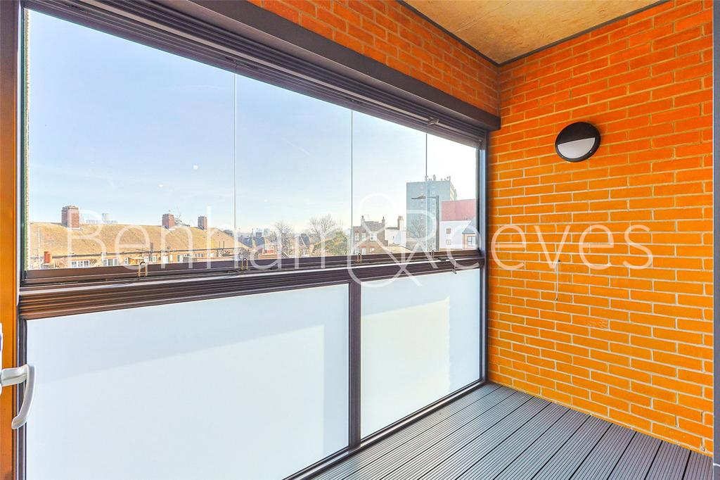Apartment in Ealing - More