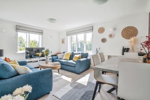 2 bedroom flat for sale, Cheam Common Road, Worcester Park, KT4