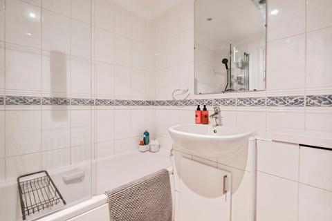 2 bedroom flat for sale, Cheam Common Road, Worcester Park, KT4