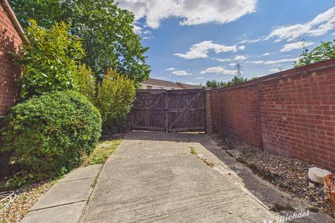 3 bedroom end of terrace house for sale, Witham Way, Aylesbury, Buckinghamshire