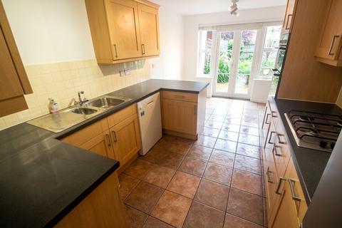 3 bedroom townhouse to rent, Rosebay, Berkshire RG40