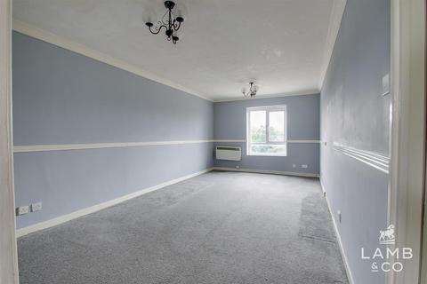 2 bedroom flat for sale, Nayland Drive, Clacton-On-Sea CO16