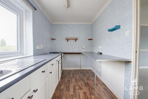 2 bedroom flat for sale, Nayland Drive, Clacton-On-Sea CO16