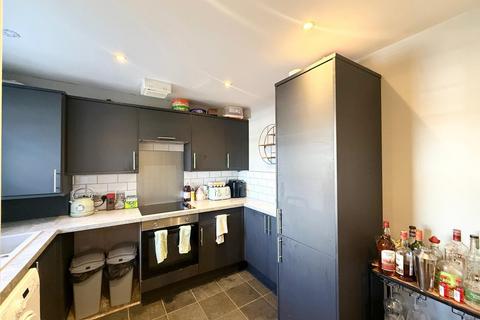 2 bedroom end of terrace house to rent, Swinnow Close, Leeds, West Yorkshire, LS13