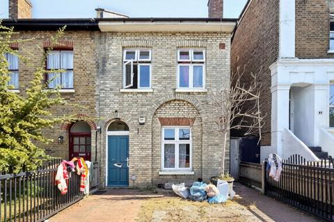 63 Warner Road, Camberwell, London, SE5 9NE
