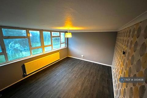3 bedroom flat to rent, Viaduct Court, Lower Cwm, Pontypool, NP4