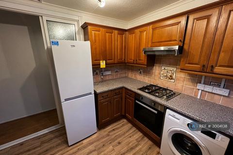 3 bedroom flat to rent, Viaduct Court, Lower Cwm, Pontypool, NP4