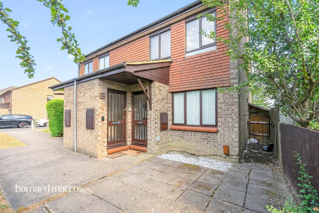 Detached house exterior, driveway