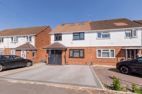 Talbot Avenue, Langley SL3