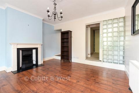 1 bedroom ground floor maisonette for sale, Farningham Road, Caterham CR3