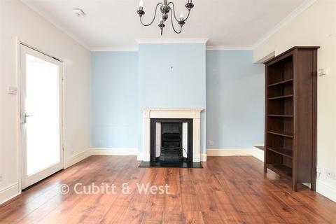 1 bedroom ground floor maisonette for sale, Farningham Road, Caterham CR3