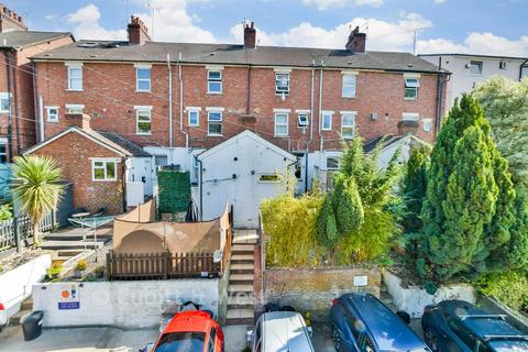 1 bedroom ground floor maisonette for sale, Farningham Road, Caterham CR3
