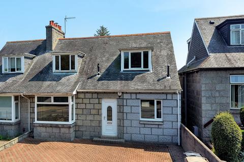 5 bedroom semi-detached house for sale