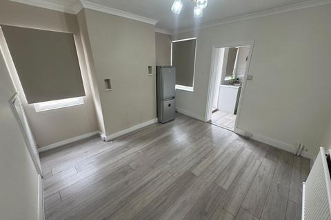 3 bedroom semi-detached house to rent, WINDSOR, SL4
