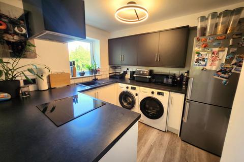 2 bedroom flat to rent, Bracken Park Gardens, Stourbridge DY8