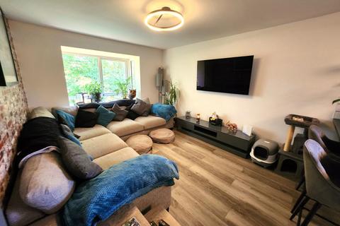 2 bedroom flat to rent, Bracken Park Gardens, Stourbridge DY8