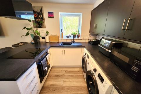 2 bedroom flat to rent, Bracken Park Gardens, Stourbridge DY8