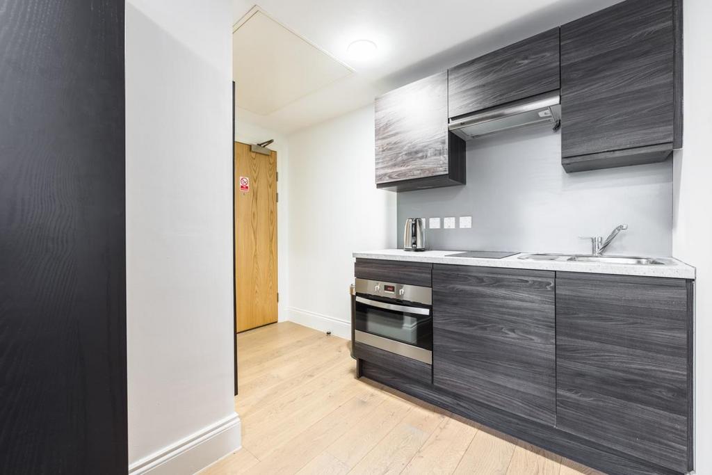 Apartment in Newcastle Upon Tyne - View 4