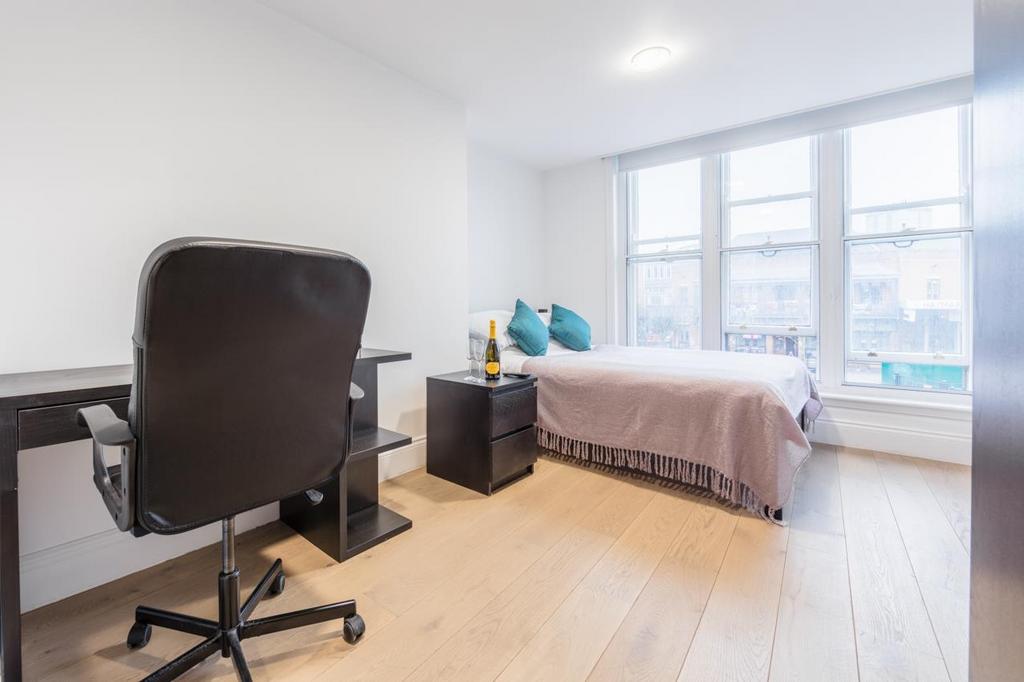 Apartment in Newcastle Upon Tyne - View 5