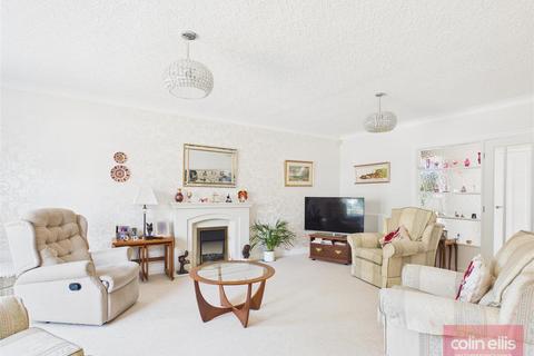 2 bedroom detached bungalow for sale, Hay Brow Crescent, Scalby, Scarborough