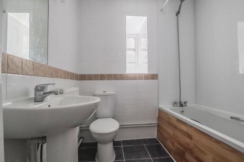 2 bedroom flat to rent, Regent Street, Armstrong House, CB2