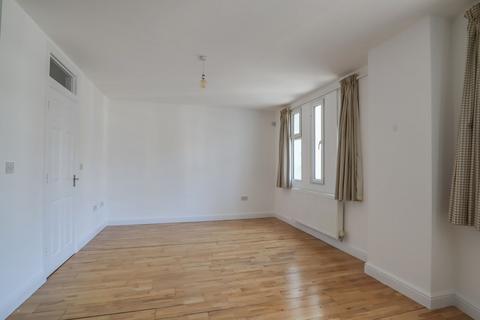2 bedroom flat to rent, Regent Street, Armstrong House, CB2