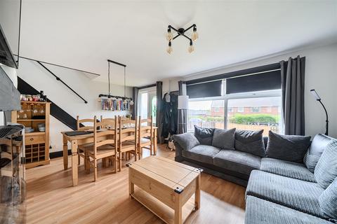 3 bedroom terraced house for sale, Edensor Avenue, Buxton