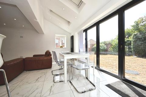 4 bedroom detached house for sale, Melrose Drive, Elstow, Bedford