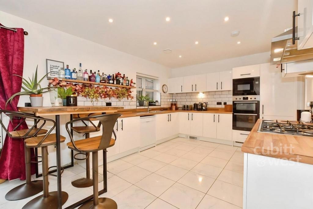 House in Horsham, Southwater - View 2