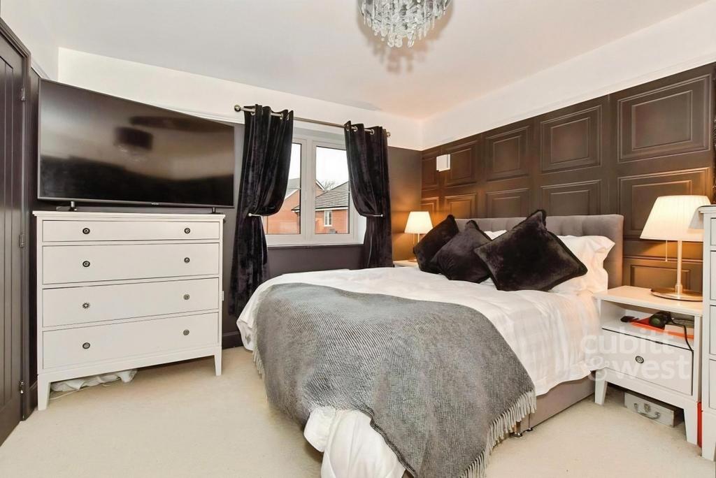 House in Horsham, Southwater - View 5