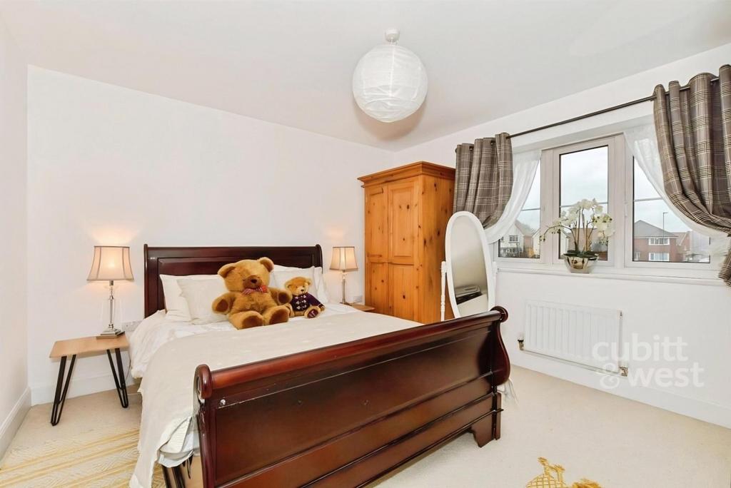 House in Horsham, Southwater - More