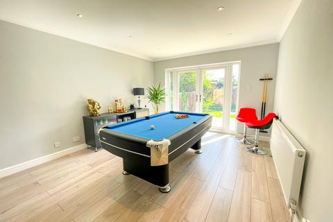 3 bedroom detached bungalow for sale, Wraysbury, Berkshire