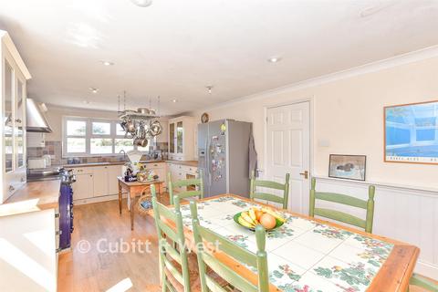 5 bedroom detached house for sale, Havant Road, Hayling Island PO11