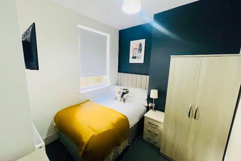 1 bedroom in a house share to rent, Wadham Street, ST4