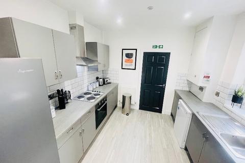 1 bedroom in a house share to rent, Wadham Street, ST4