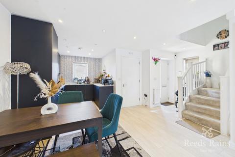 2 bedroom end of terrace house to rent, Ribot Walk, Greater Manchester M6