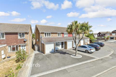 3 bedroom end of terrace house for sale, Battlesmere Road, Rochester ME3