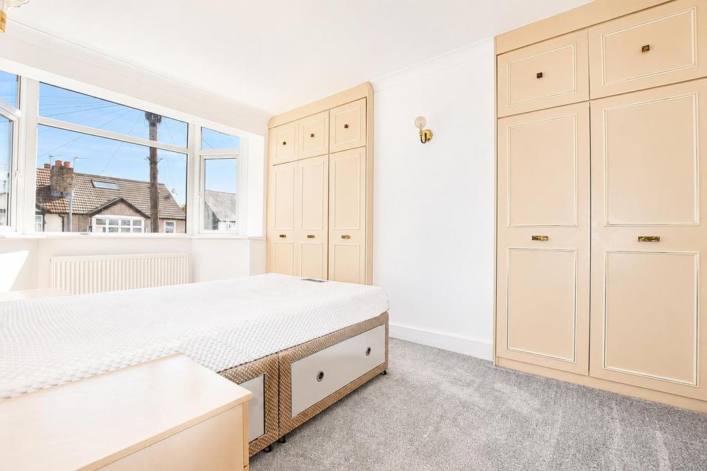 House in Romford - More