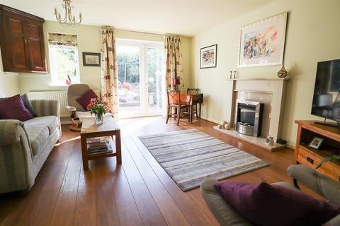 3 bedroom semi-detached house for sale, Bullfinch Close, Oakham LE15